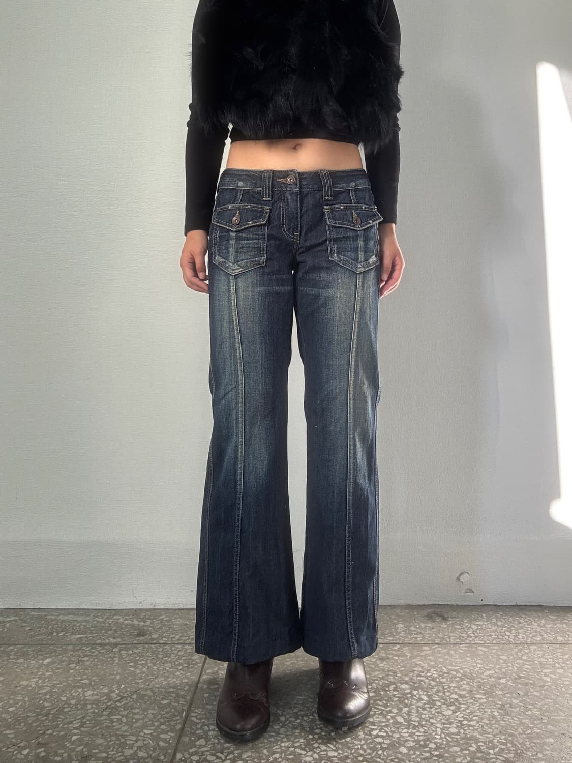 로우라이즈 데님 부츠컷팬츠 상품이미지1