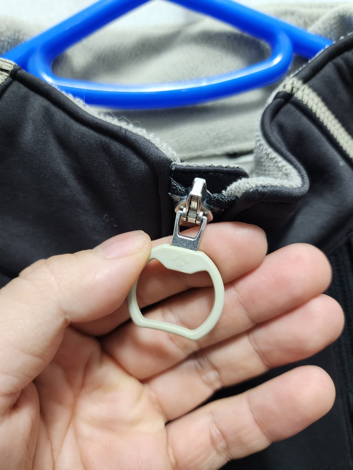 데상트 JPN 블랙 기능성 풀집업 트랙탑  상품이미지9