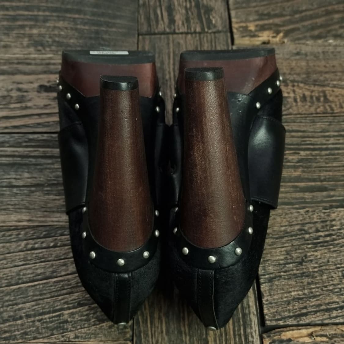 [어그] (새상품) 펑크 스터드 송치 펌프스 힐 M17122 상품이미지5