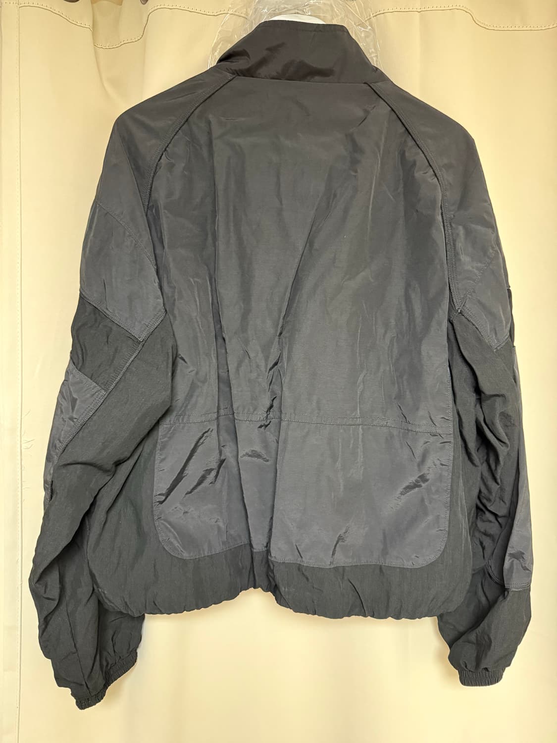 폴리테루 올드 파이프드 트랙 점퍼 블랙 & 블랙 3 팝니다 상품이미지2