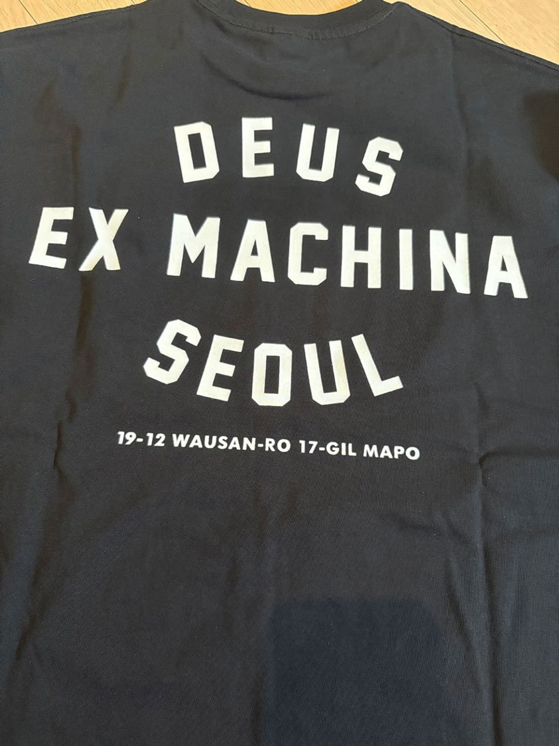 DEUS 데우스 롱슬리브 서울 컬리지 상품이미지1