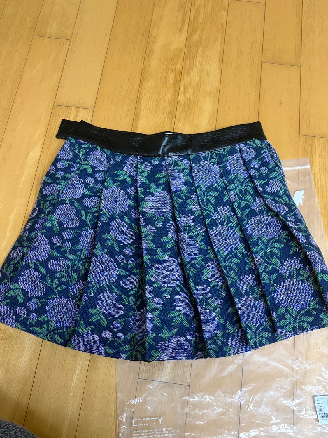 슈팅 추 레더 패치워크 자가드 스커트 상품이미지2