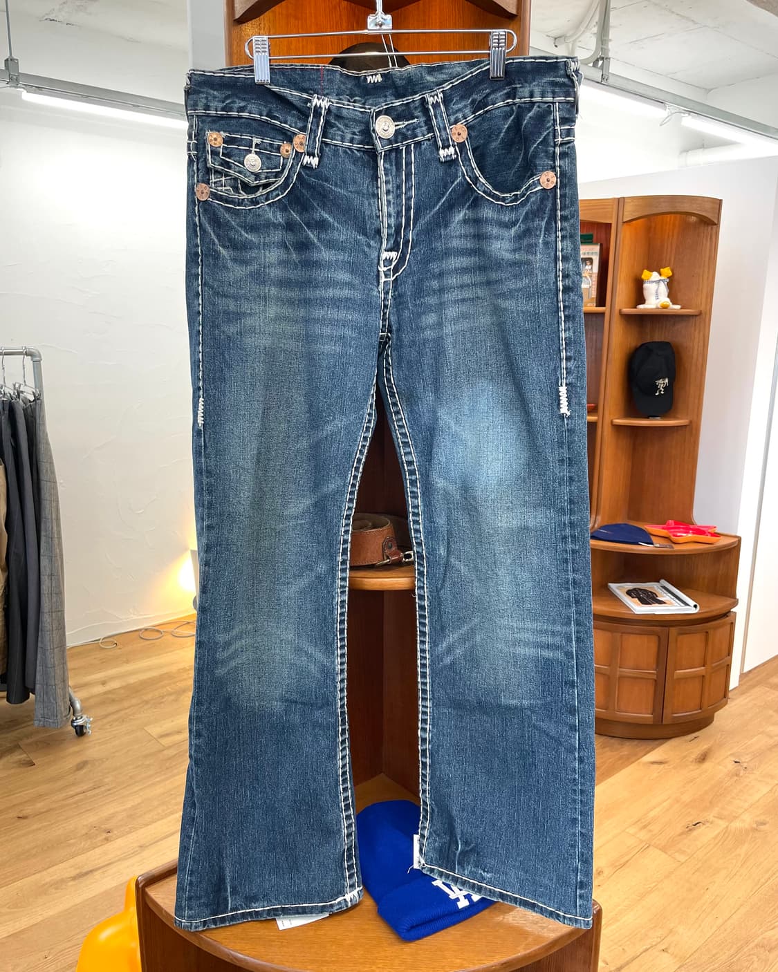 [34] 트루릴리전 부츠컷 데님 팬츠 상품이미지4