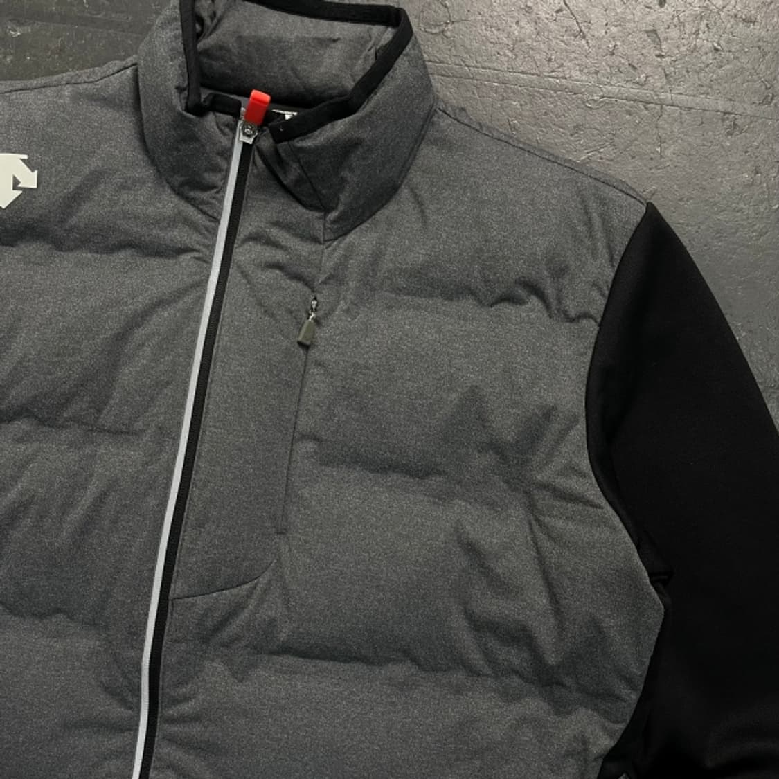 100 데상트 하이브리드 방풍 패딩 상품이미지2