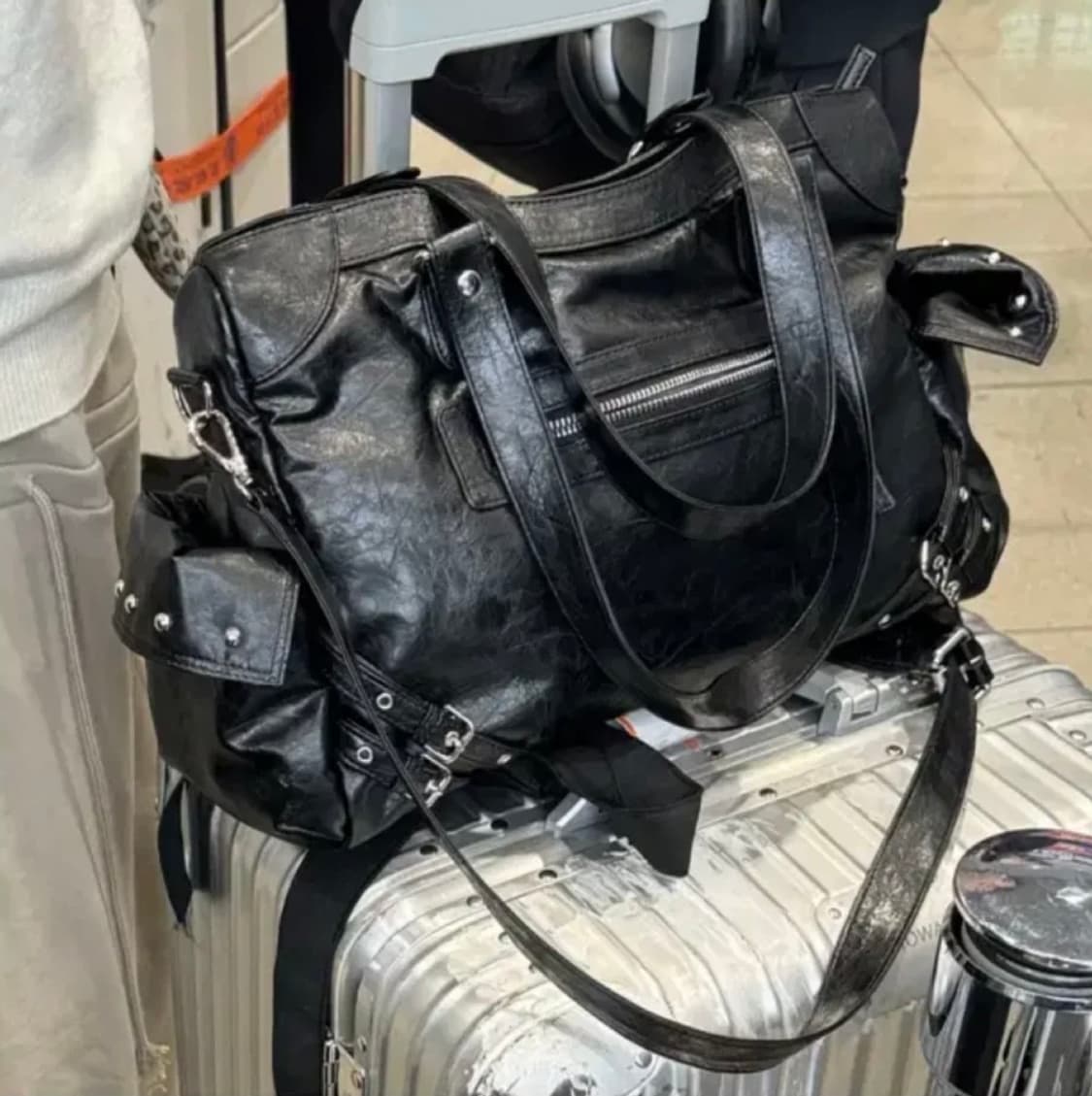 다이닛 스터드 레더백 상품이미지2