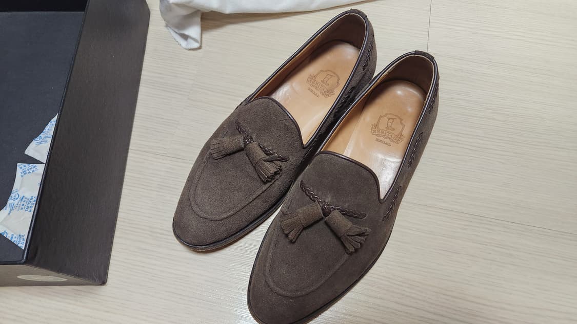 헤리티지리갈 스웨이드 태슬 로퍼 255 상품이미지1