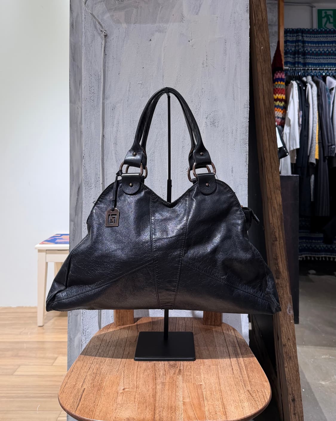 펜디 블랙 디아블로 레더 숄더백 상품이미지2