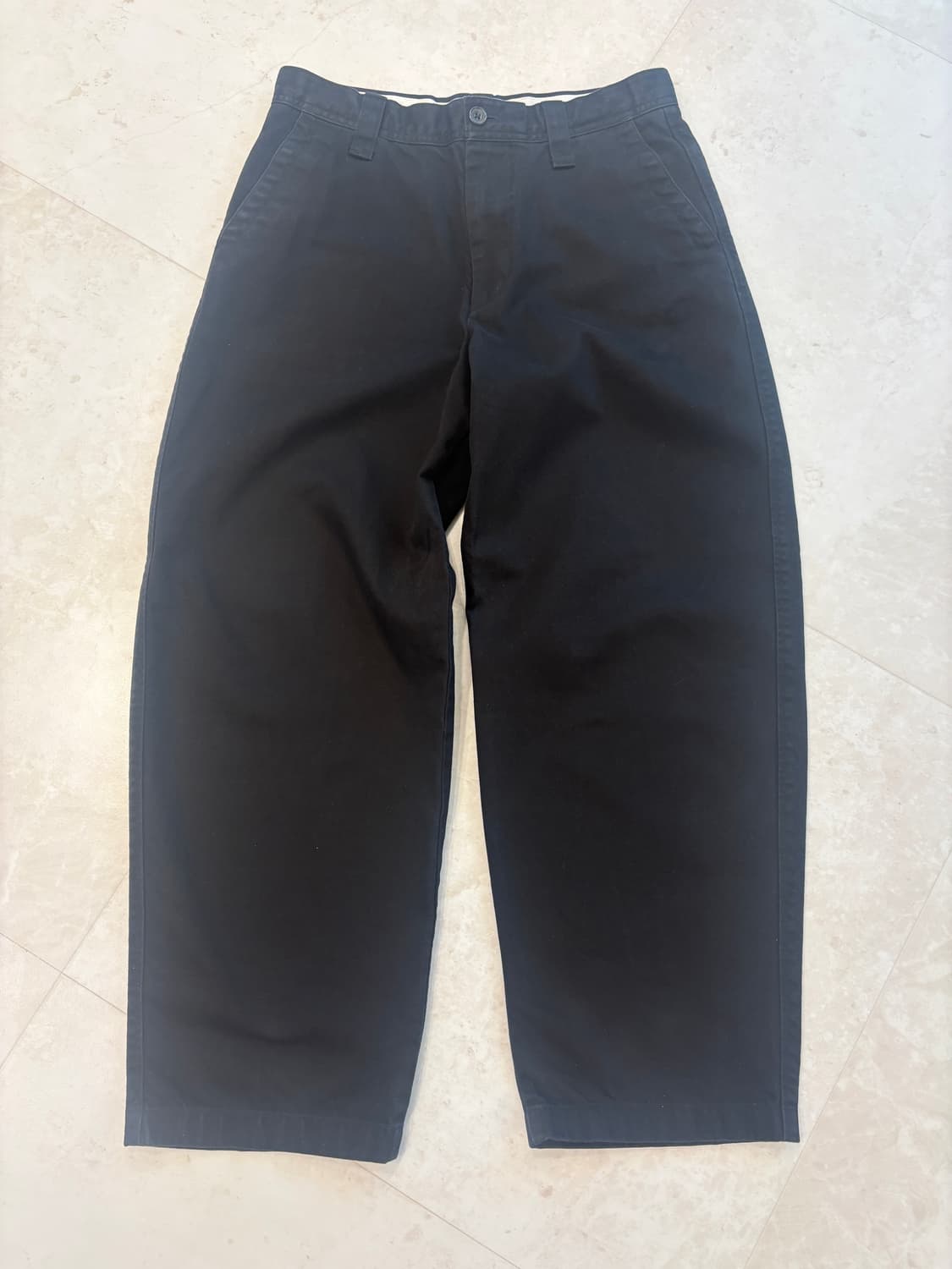 유니클로 와이드 핏 치노 팬츠 79 검정 상품이미지2