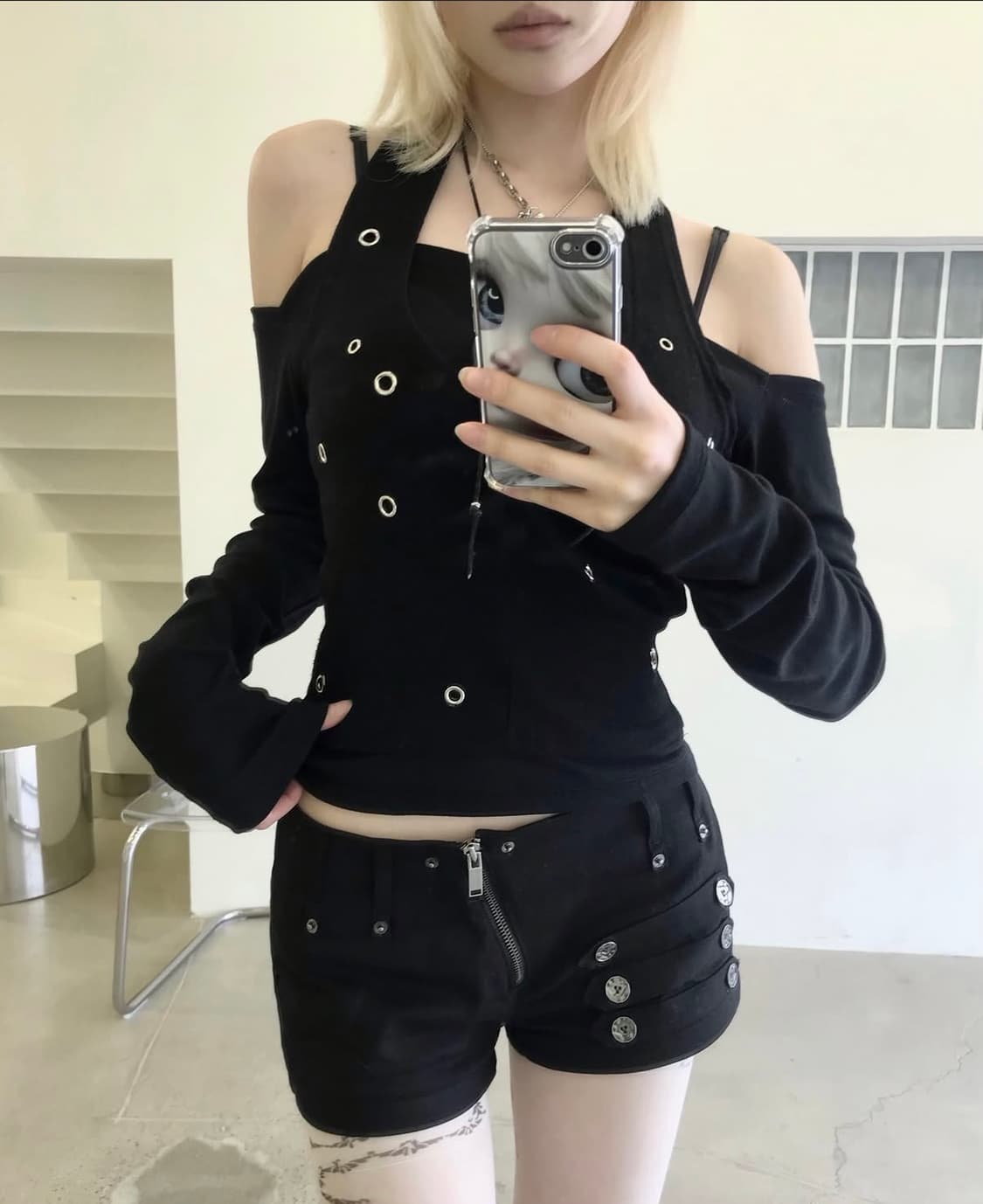 분트 Eyelet Halter Long Sleeve 상품이미지1