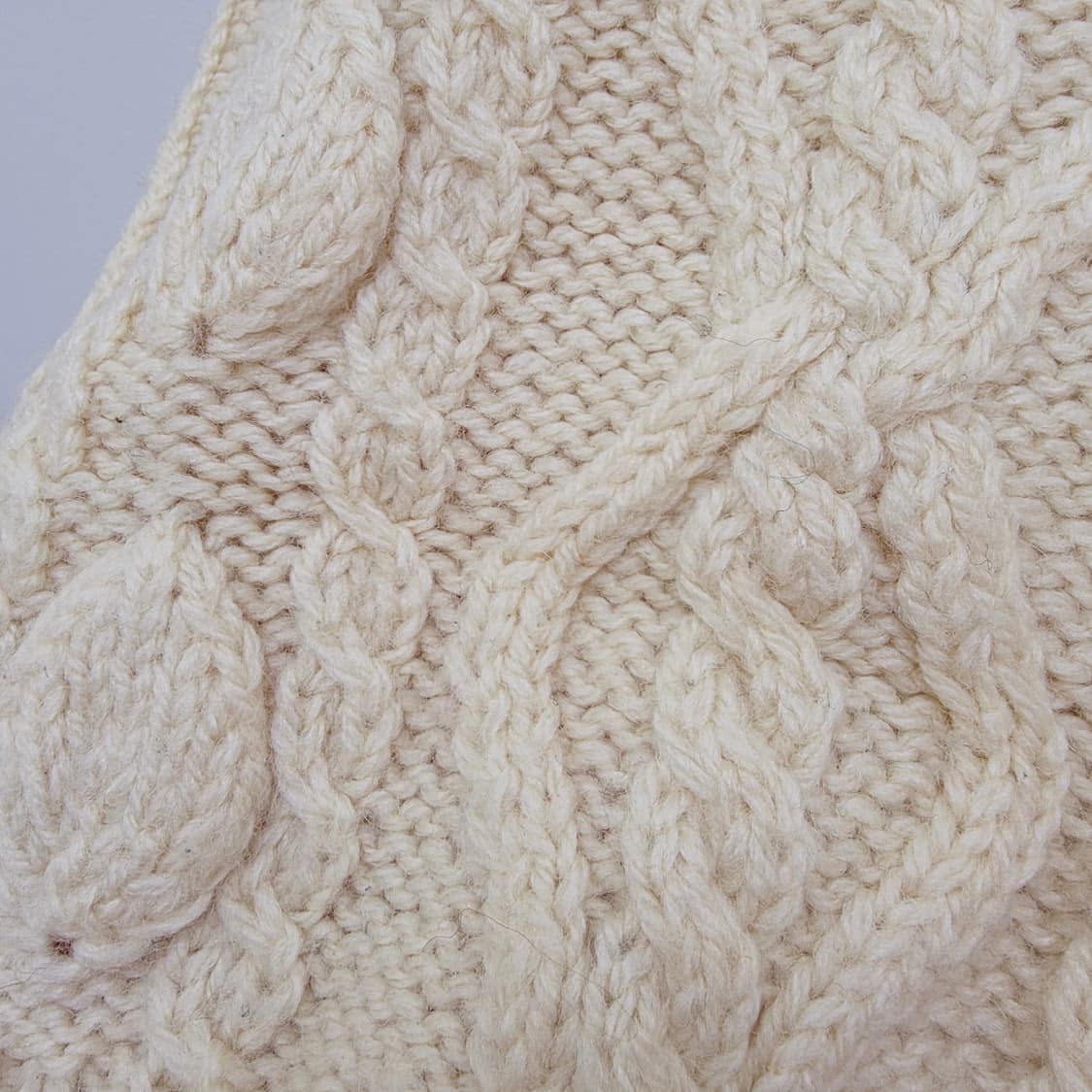 아이보리 케이블 꽈베기 라운드넥 루즈핏 아란 니트 상품이미지9