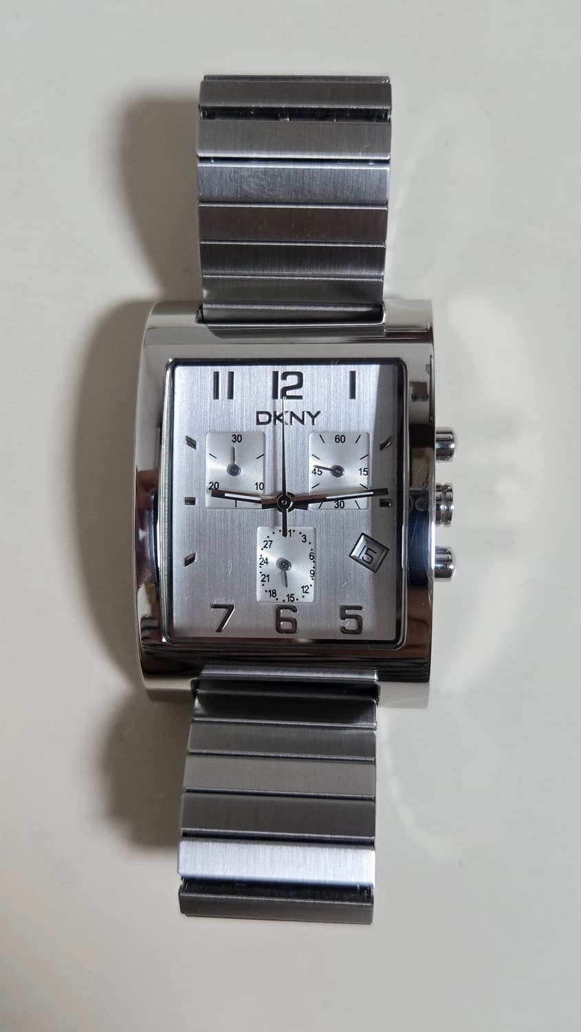 DKNY (도나카란 뉴욕)사각 실버 크로노그래프 남성 손목시계 상품이미지2