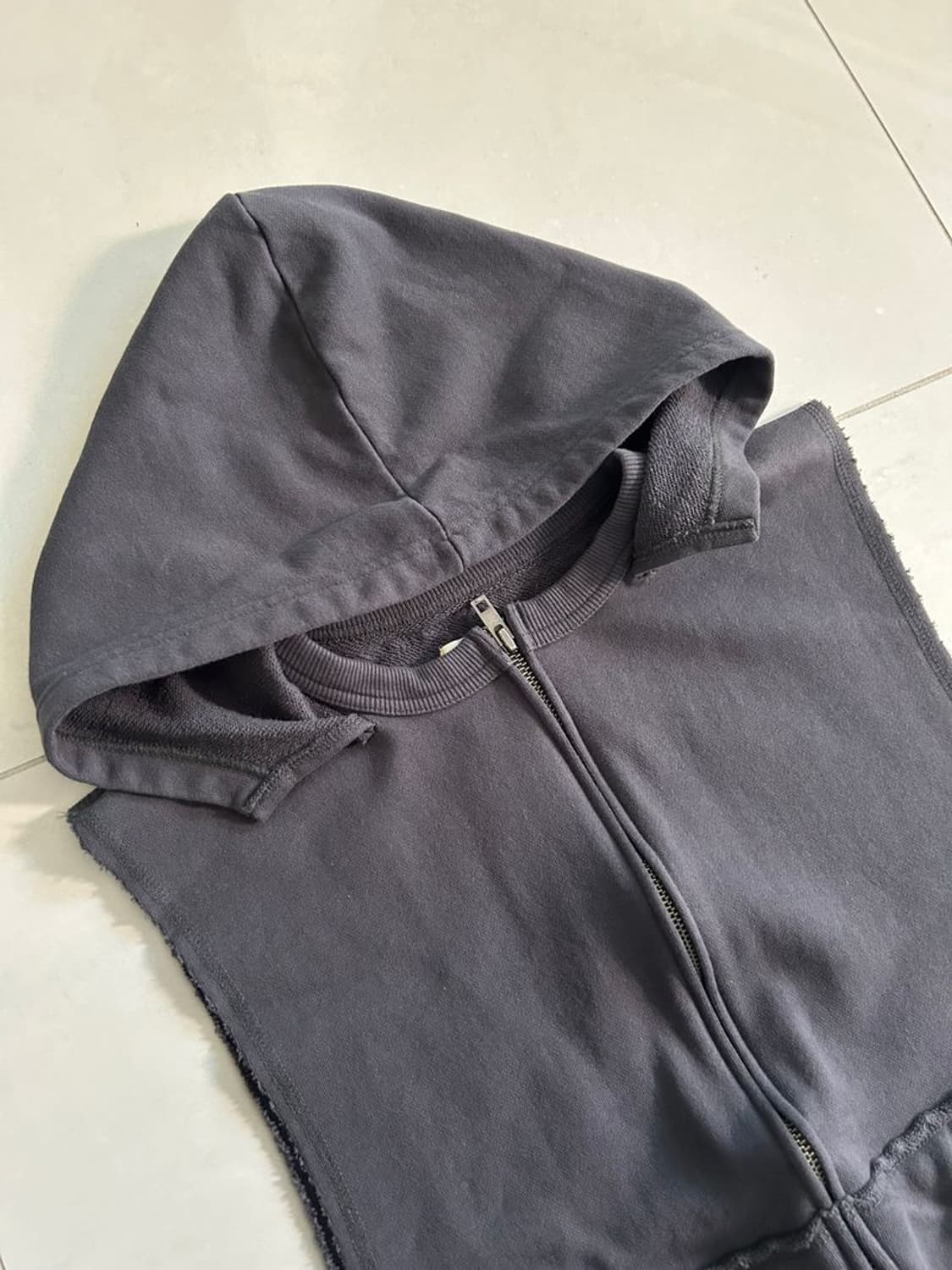 ZIP HOODIE NS 노슬리브 지퍼 후드티 상품이미지6