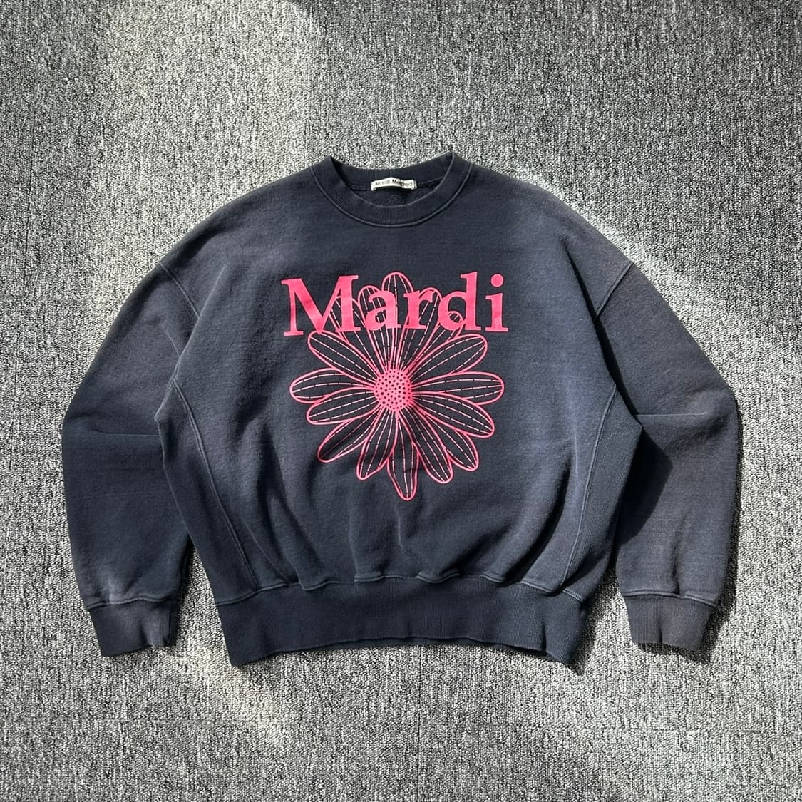  마르디 메크르디 빅로고 맨투맨 상품이미지1