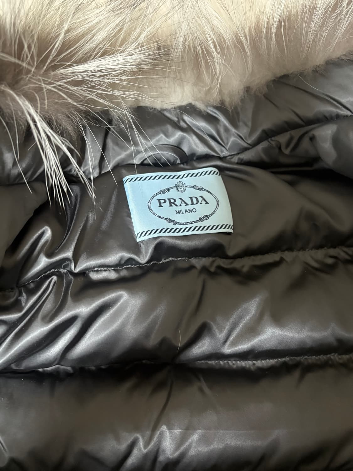 프라다 폭스퍼 구스다운 여자 패딩  상품이미지4