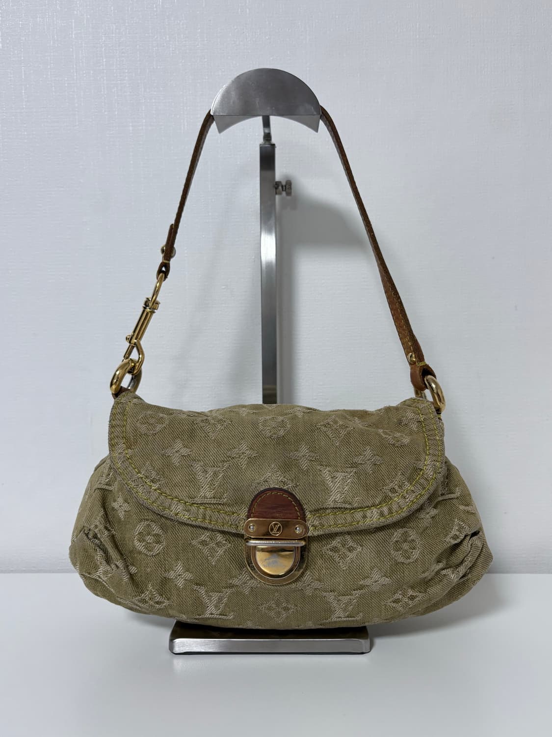 루이비통 데님 플리티백 카키 상품이미지1