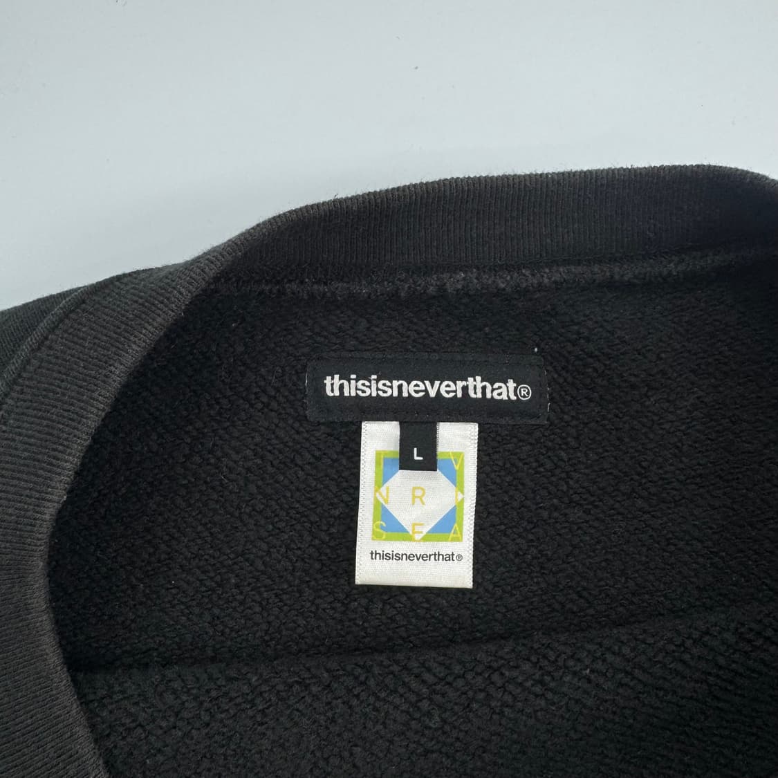 Thisisneverthat 디스이즈네버뎃 사이드 로고 블랙 롱슬리브   상품이미지6