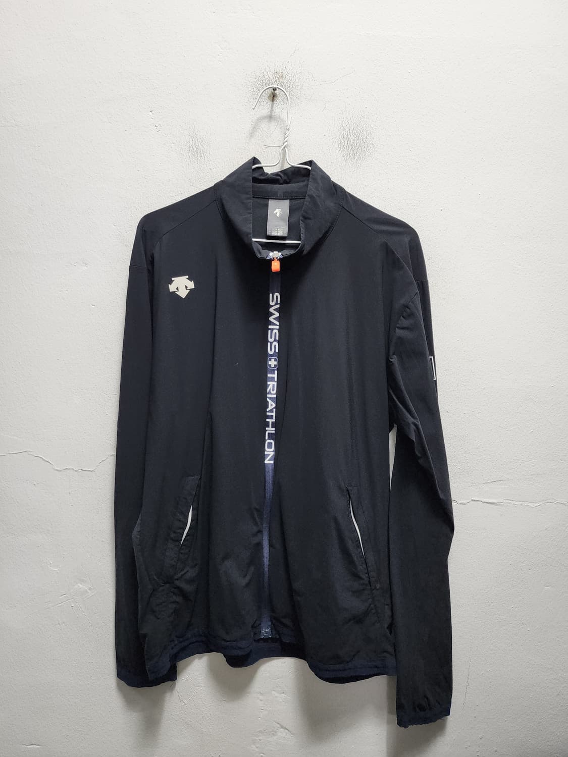 데상트 스위스 트라이애슬론 트랙탑 상품이미지1