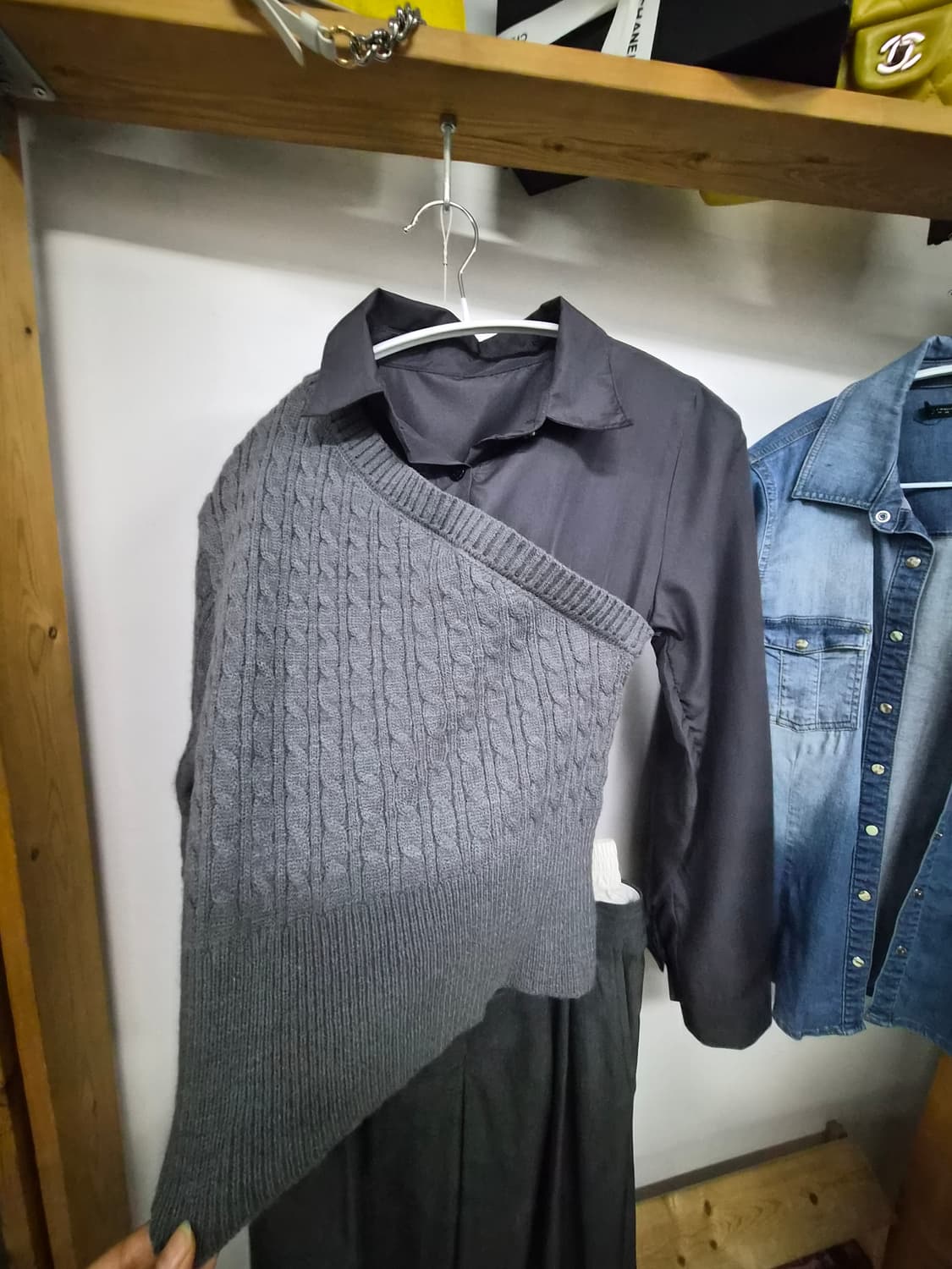 언발 니트레이어드 셔츠. 미드나잇무브 핀턱 와이드팬츠 상품이미지2