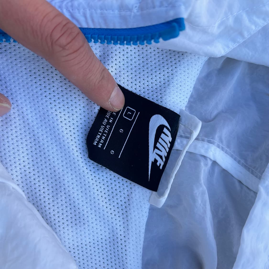 나이키(NIKE) 화이트 후드 오버핏 바람막이 자켓 상품이미지4