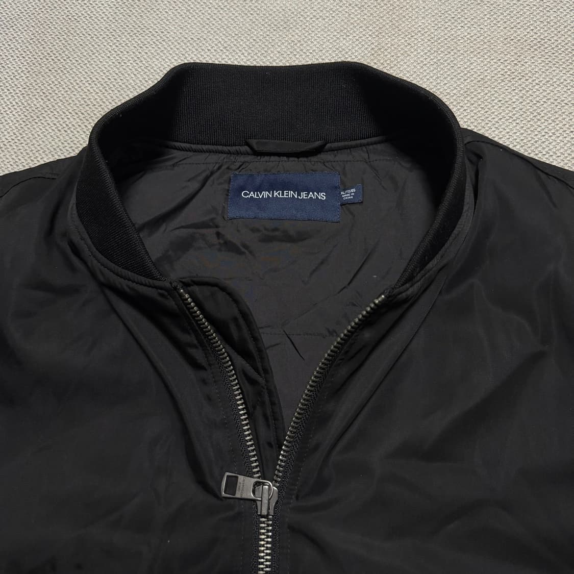 캘빈클라인 진 빅로고 봄버 자켓 상품이미지2