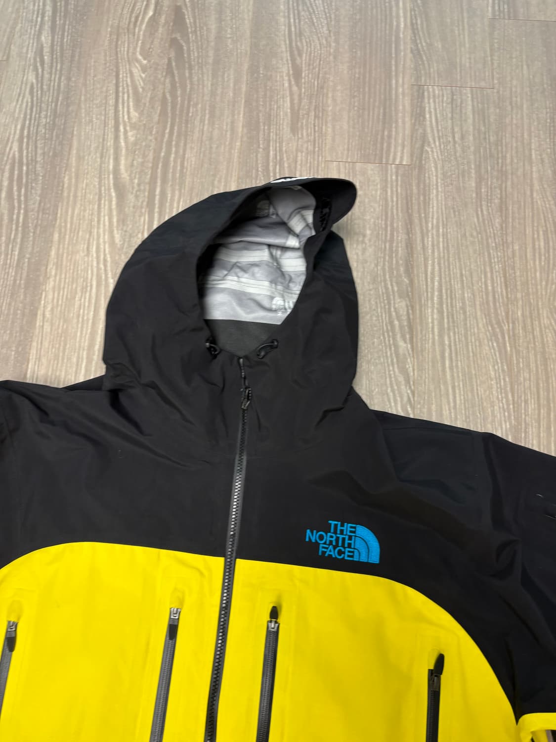 슈프림 x 노스페이스 테입드 심 쉘 자켓 옐로우 - 22FW 상품이미지7