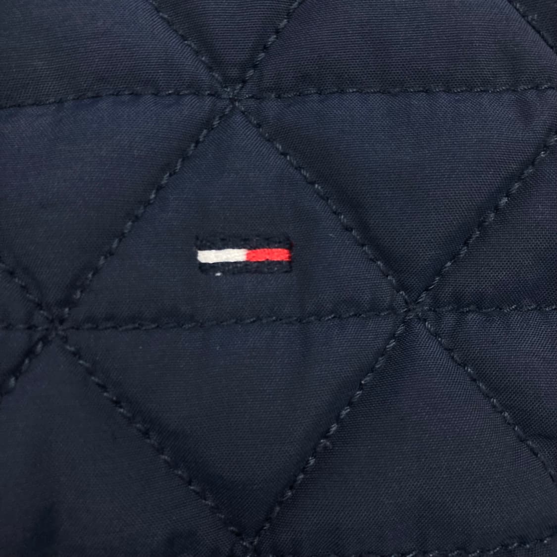 타미힐피거 네이비 컬러 스몰 로고 퀼팅 자켓 상품이미지2