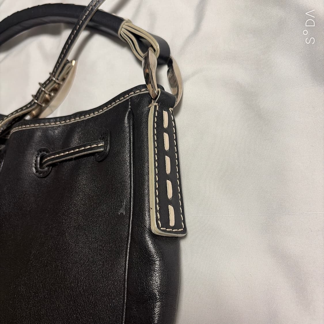 TODS 토즈 블랙 레더 드로우스트링 호보백 상품이미지4