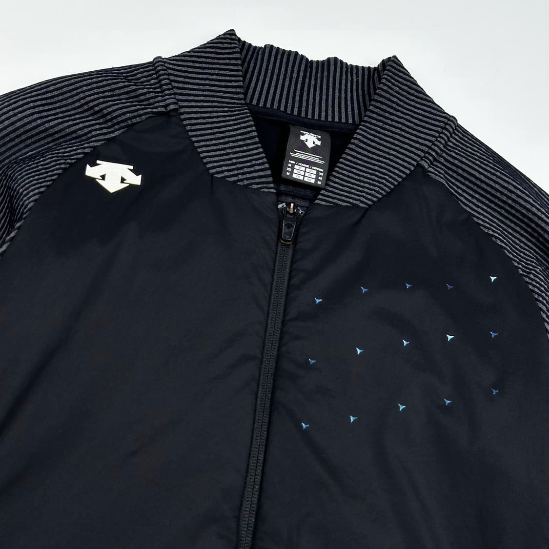 데상트 런닝 트레이닝 블랙 집업 자켓 (M) 상품이미지3