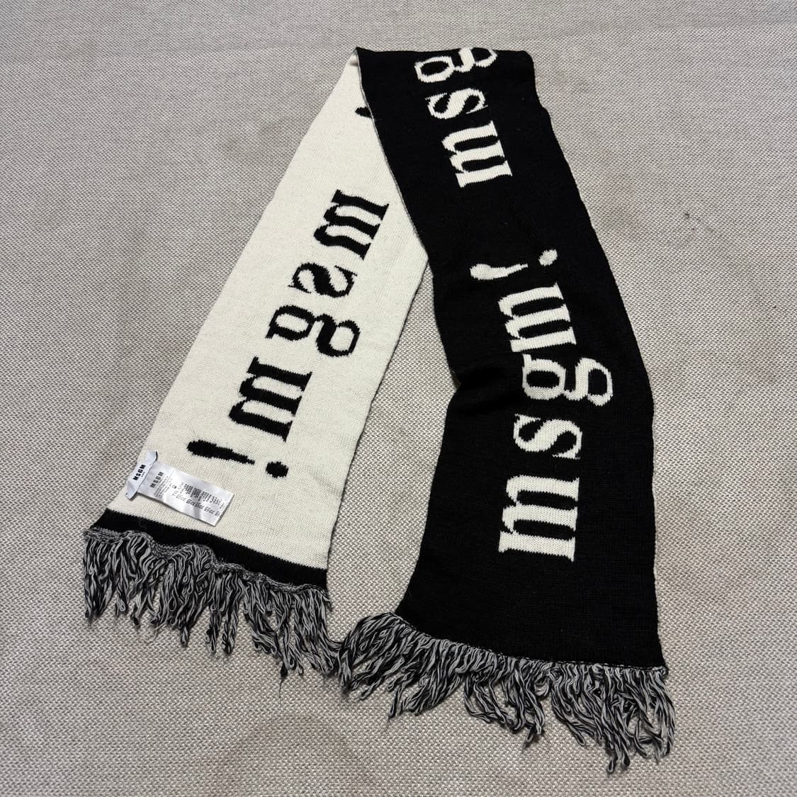 MSGM 블랙/화이트 로고 머플러 상품이미지1