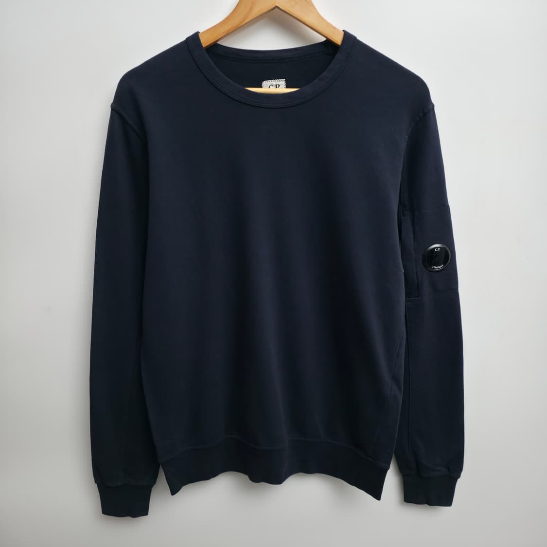 [M] CP 컴퍼니 네이비 맨투맨 큐알 정품 상품이미지1