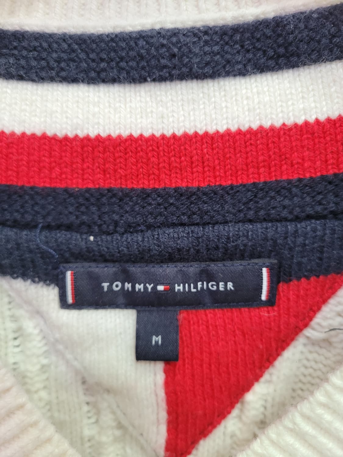 타미힐피거 V넥 케이블 니트 스웨터 아이보리 상품이미지3