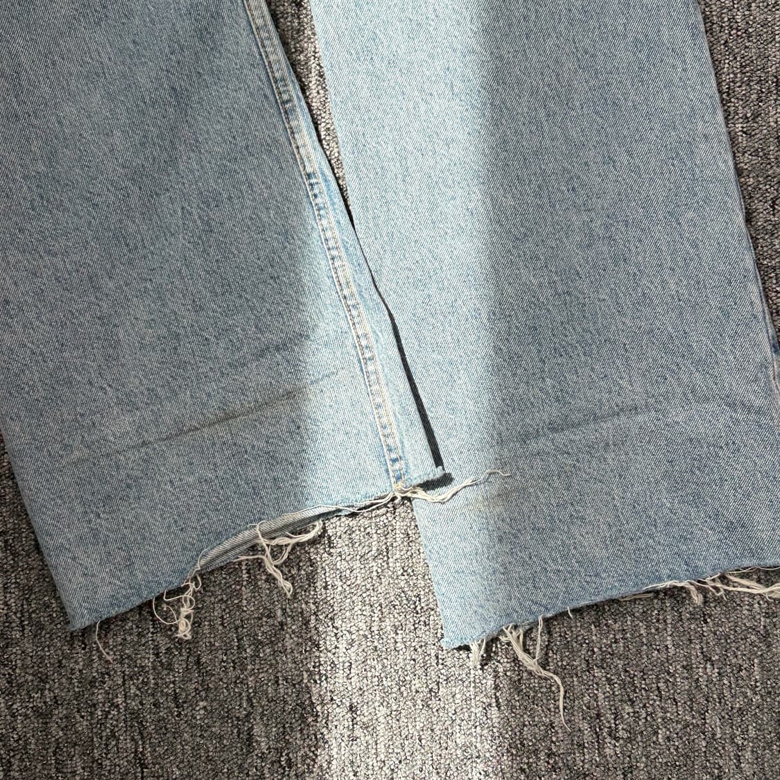 자라 연청 데미지 데님 팬츠 상품이미지4