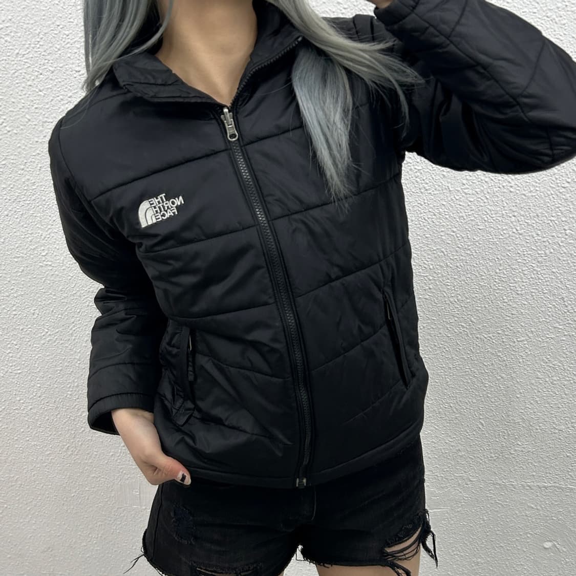 노스페이스 로고 블랙 경량 패딩 85 상품이미지1