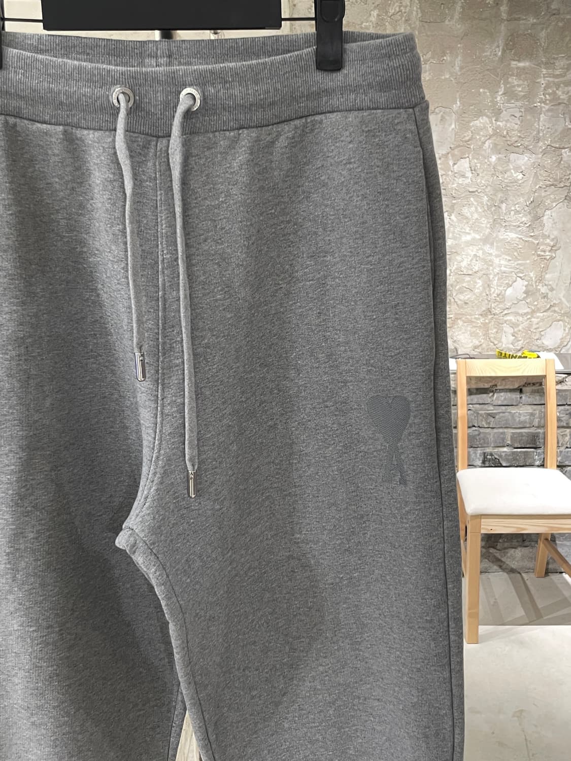 아미 그레이 하트 로고 스웻 조거 팬츠 상품이미지3