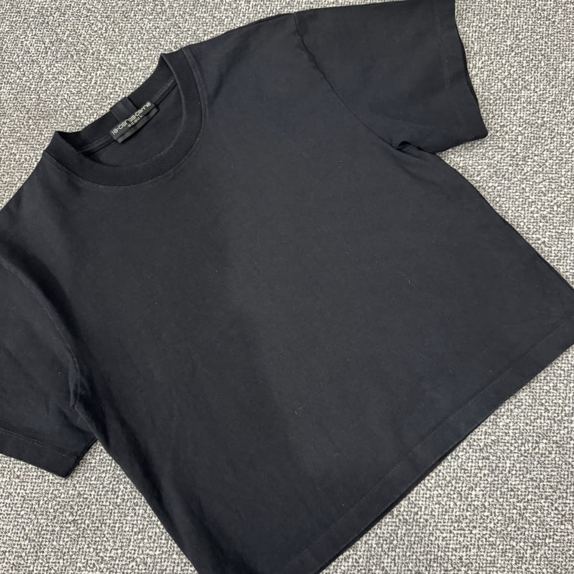 헬무트랭 엠보싱 반팔 상품이미지3