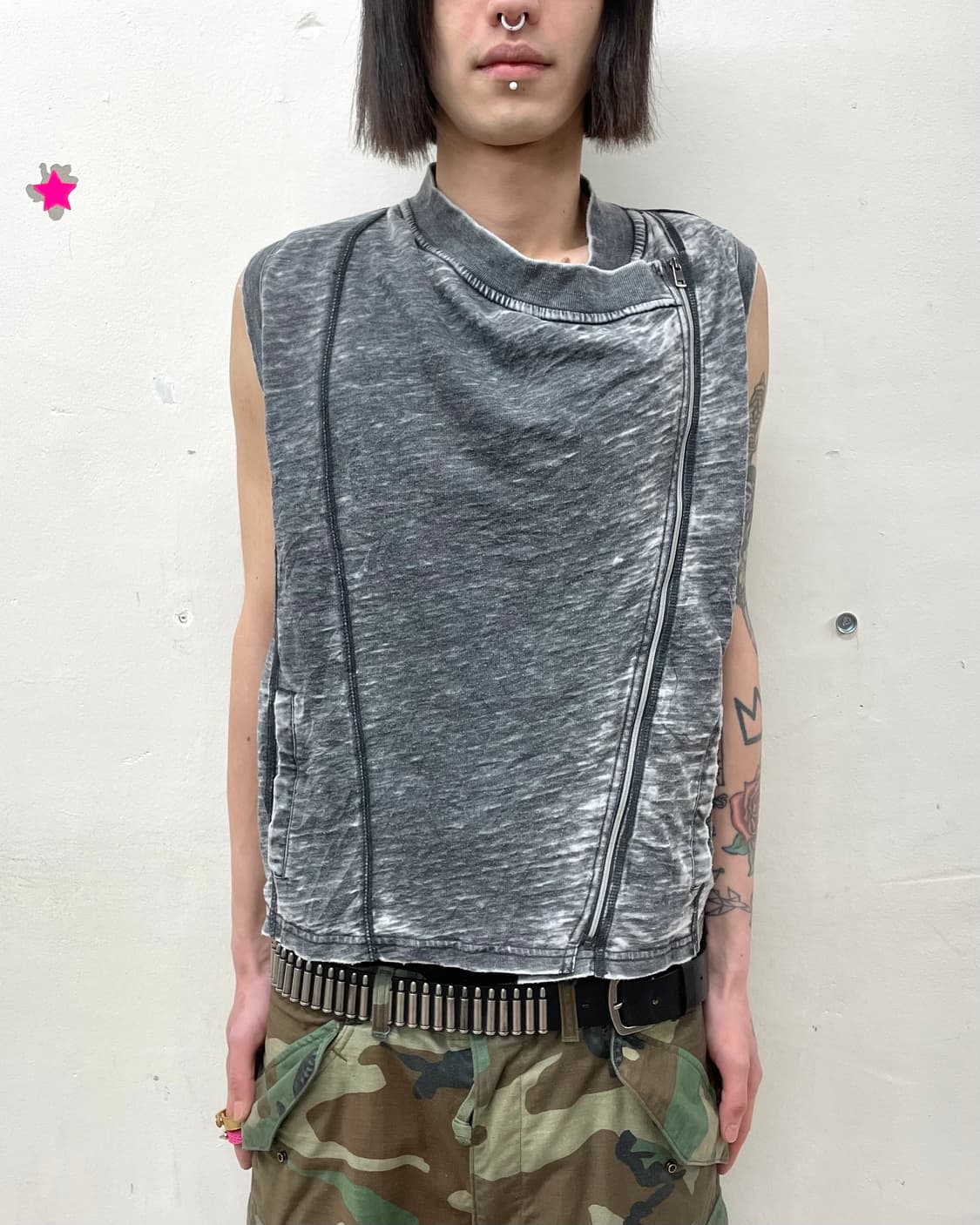 asymmetric gray-washed vest 상품이미지1