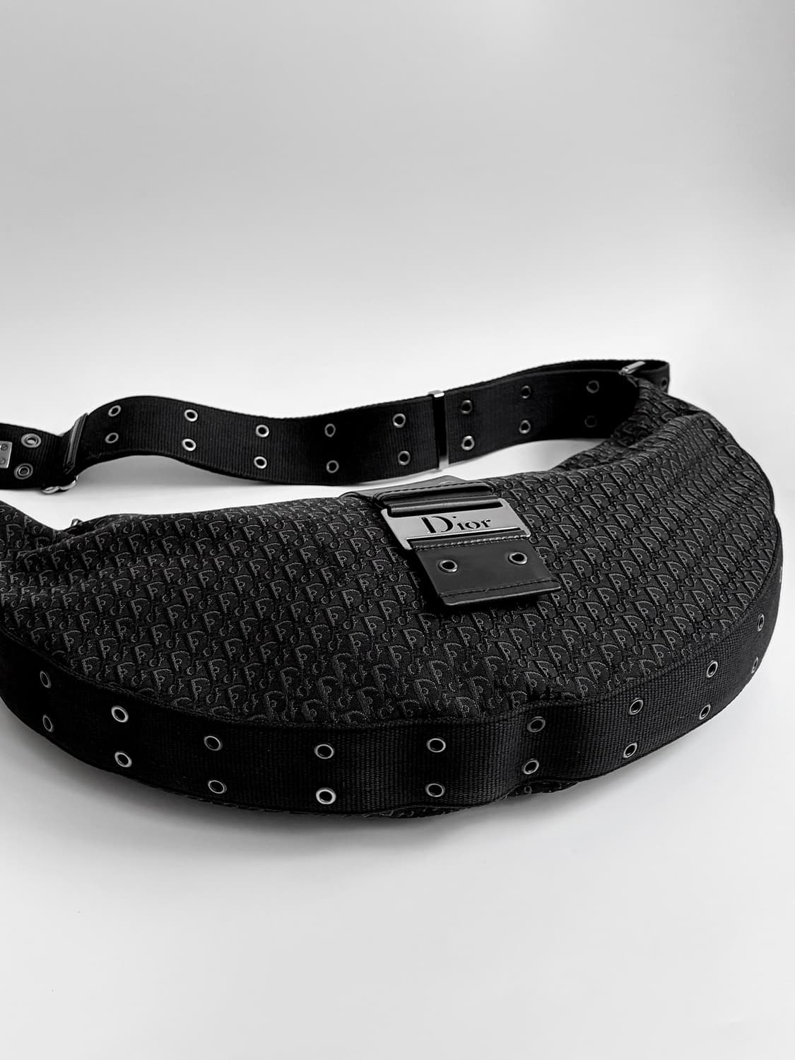 디올 오블리크 스트릿 시크 하프문백 판매합니다. 상품이미지8