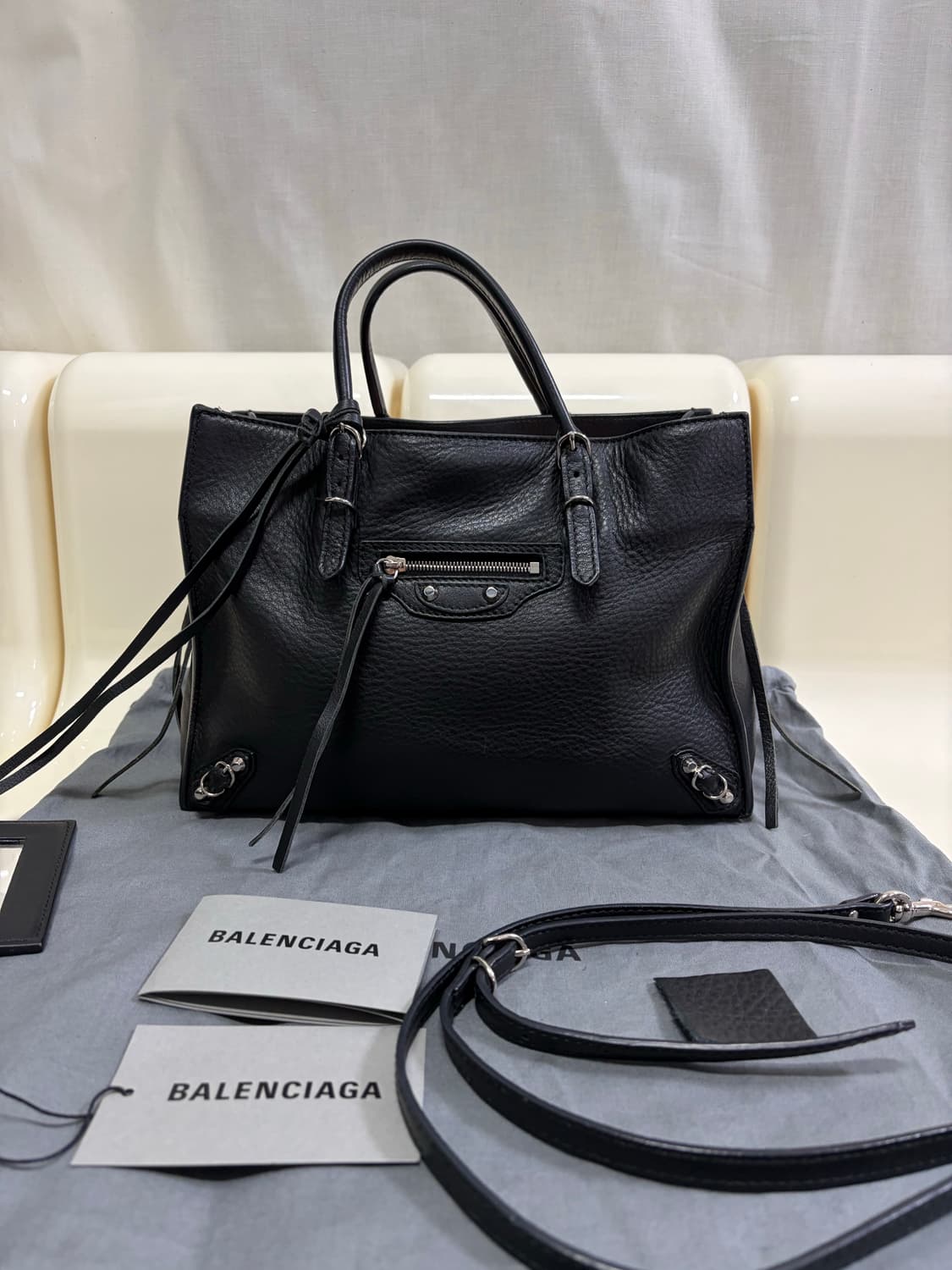 [A+ 정품] 발렌시아가 파피에르 A6 모터백 상품이미지7