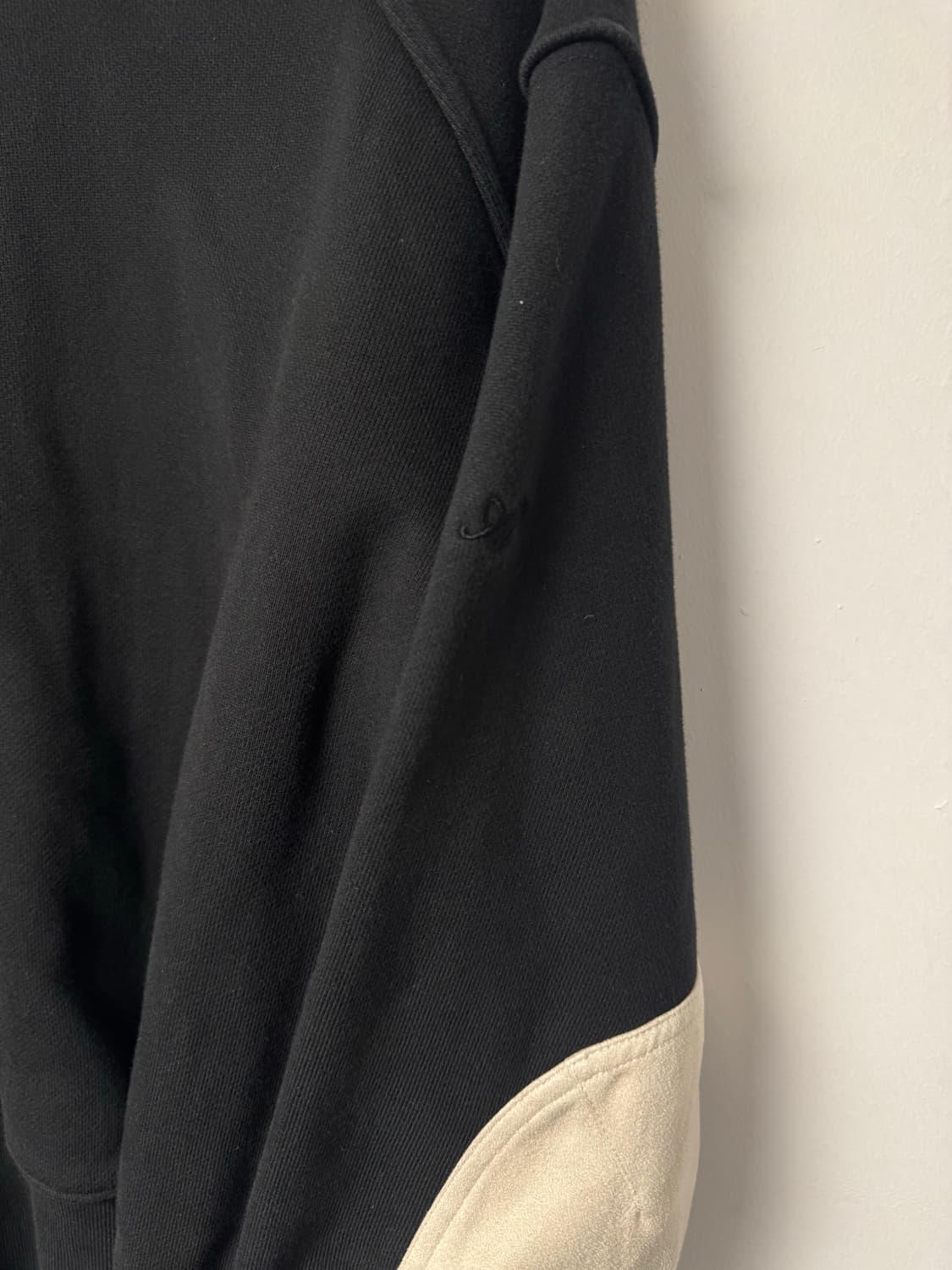애프터프레이 스웨이드 패치 패널 블랙 맨투맨 스웨트셔츠 S 상품이미지4