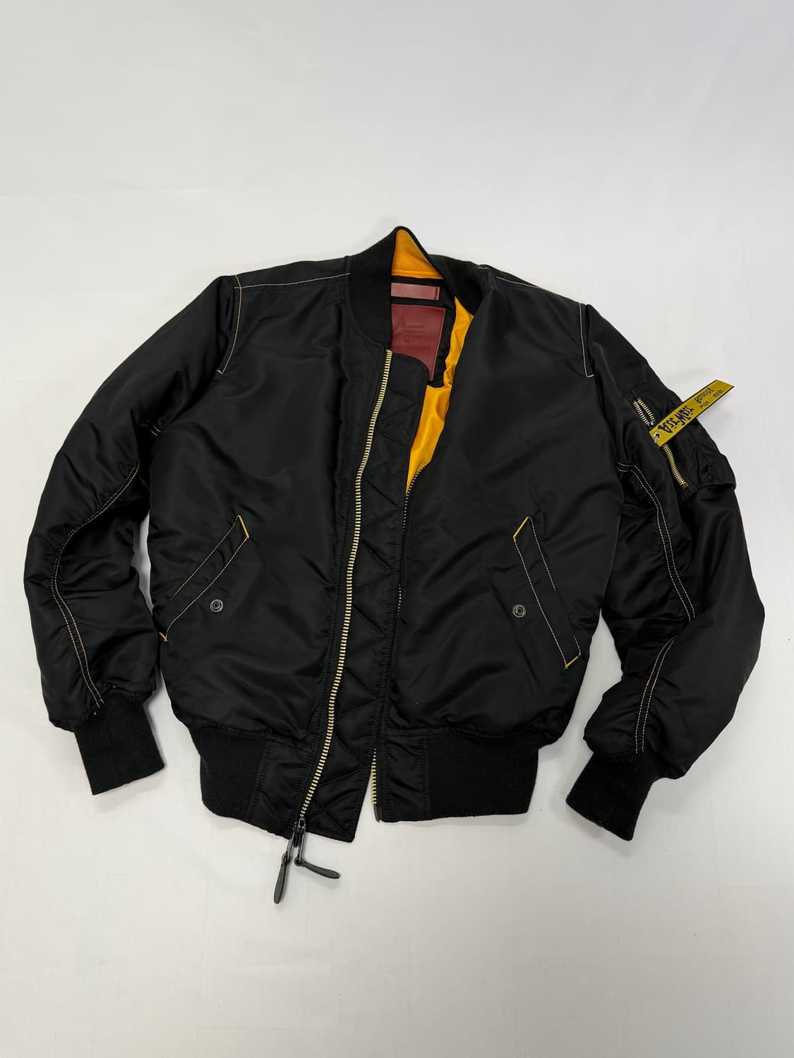 닥터마틴 알파인더스트리 MA-1 상품이미지1