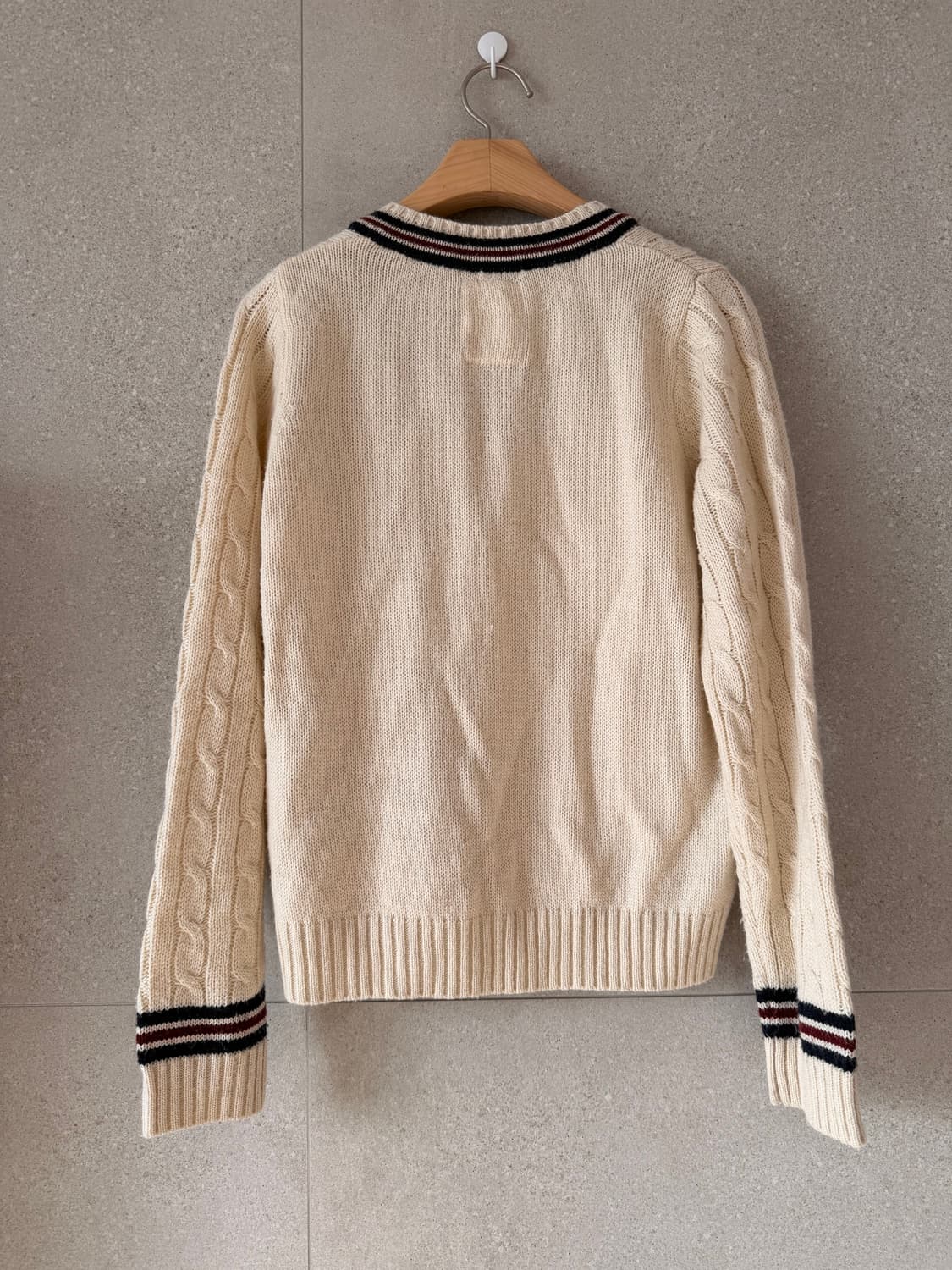 올리브 데 올리브 브이넥 꽈베기 케이블 아이보리 니트 상품이미지2