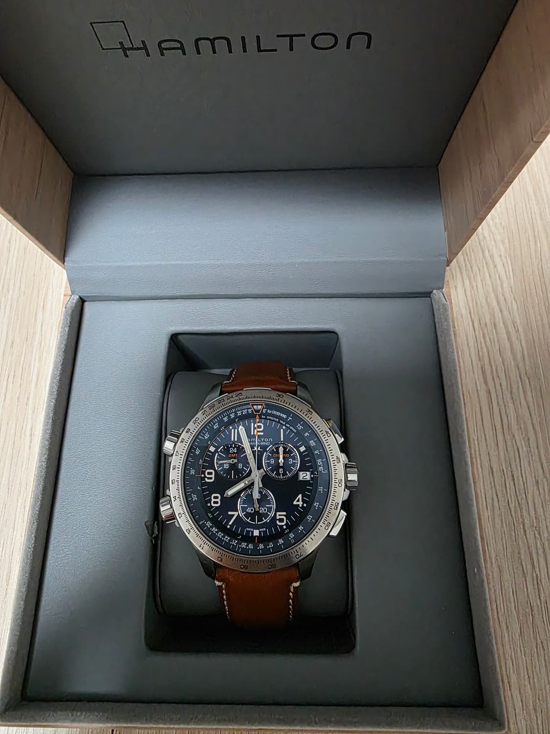 해밀턴 카키 에비에이션 X-wind GMT 크로노 쿼츠 46mm 상품이미지9