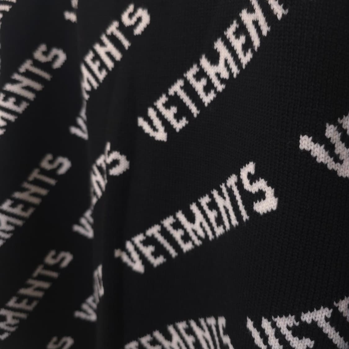 [중고/정품] 베트멍 모노그램 울 니트 XS 상품이미지3