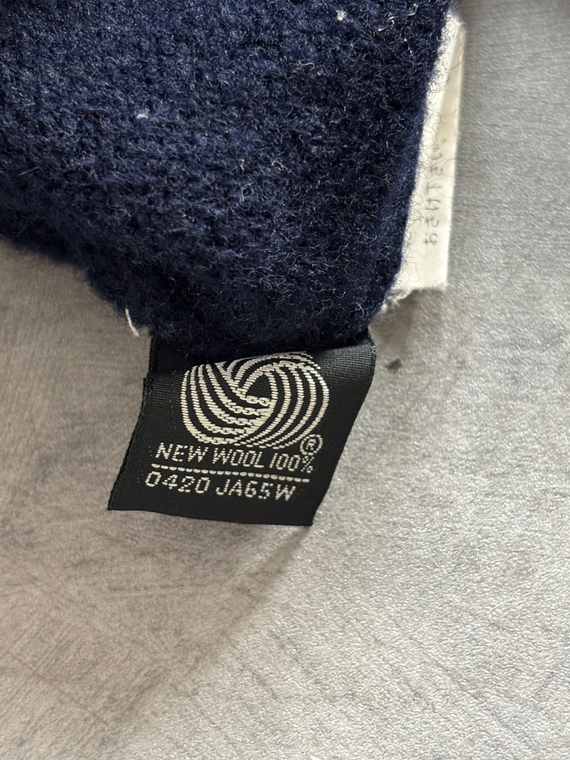 Burberry 버버리 90s 도그 프린팅 니트 상품이미지7