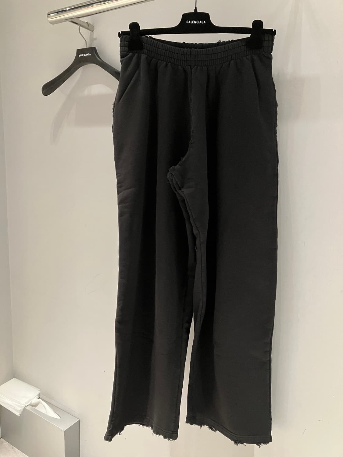 [s] 발렌시아가 스웻팬츠 블랙 상품이미지3