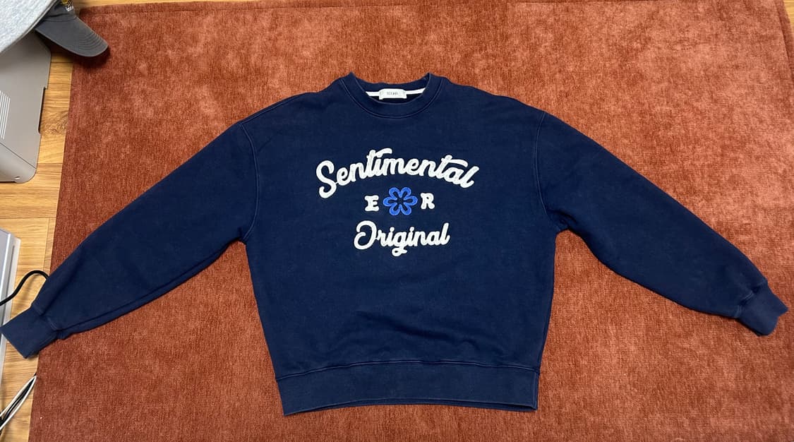 ecorr 네이비 클로버 자수 스웨트셔츠 맨투맨 상품이미지1