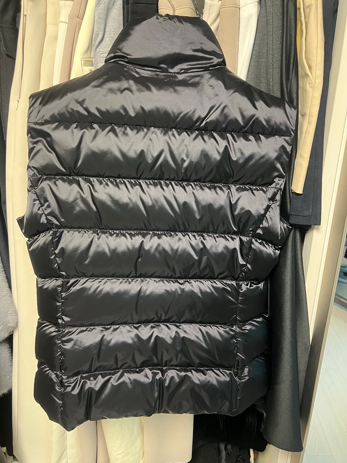 [40] 프라다 패딩조끼 블랙 상품이미지2