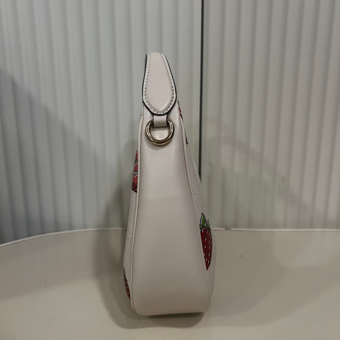 코치 미니 크로스백 스트로베리 (택포) 상품이미지5