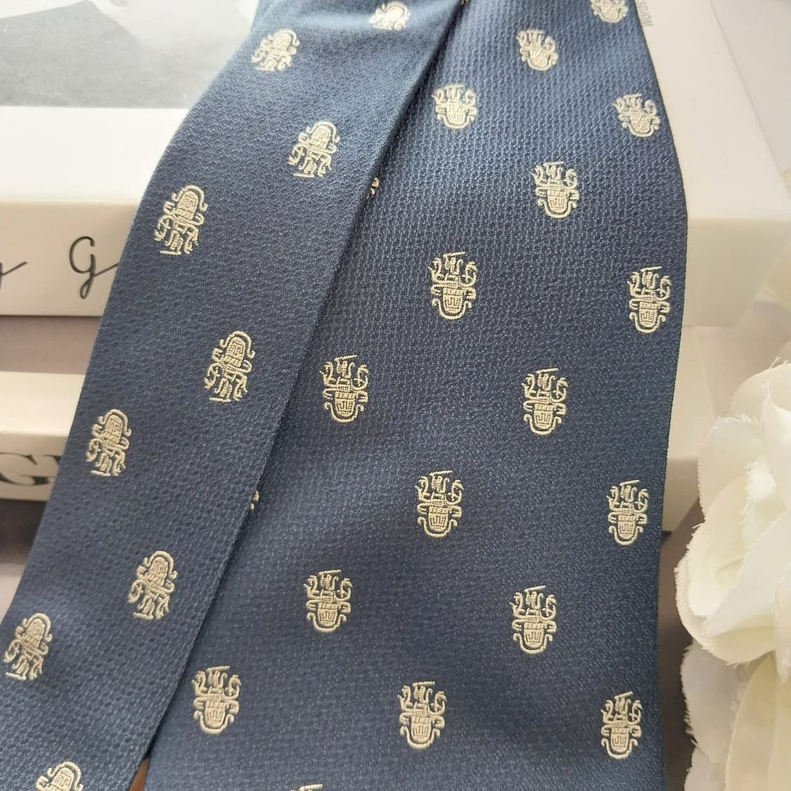 아쿠아스큐텀 실크 네이비 로고 넥타이 10.4cm A~B등급 K1247
 상품이미지3