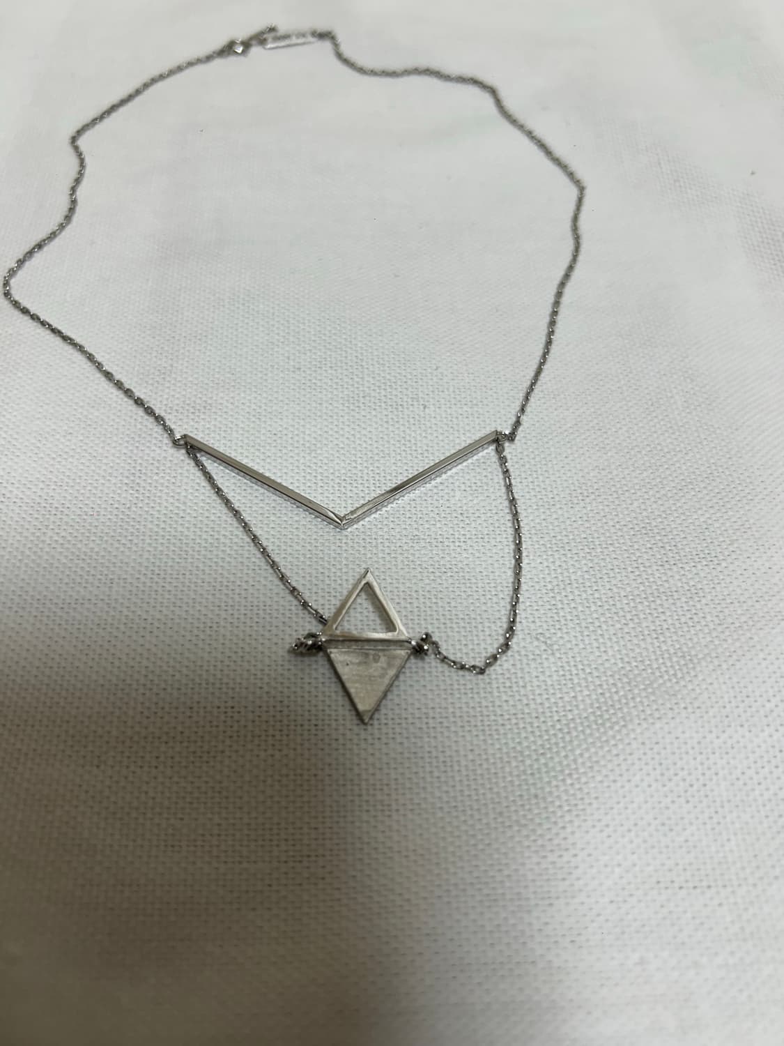 에스실 V쉐입 삼각 목걸이 상품이미지2